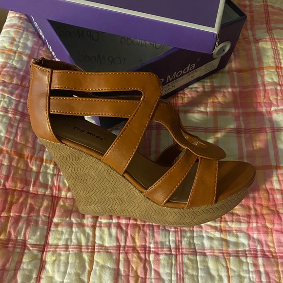 BNIB Top Moda tan wedges in size 10 - Picture 5 of 11